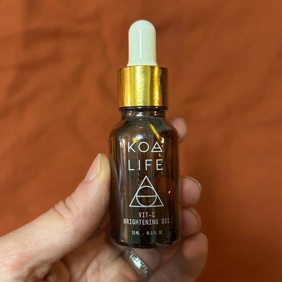 KOA Vitamin C Brightening Serum - Picture 1 of 5